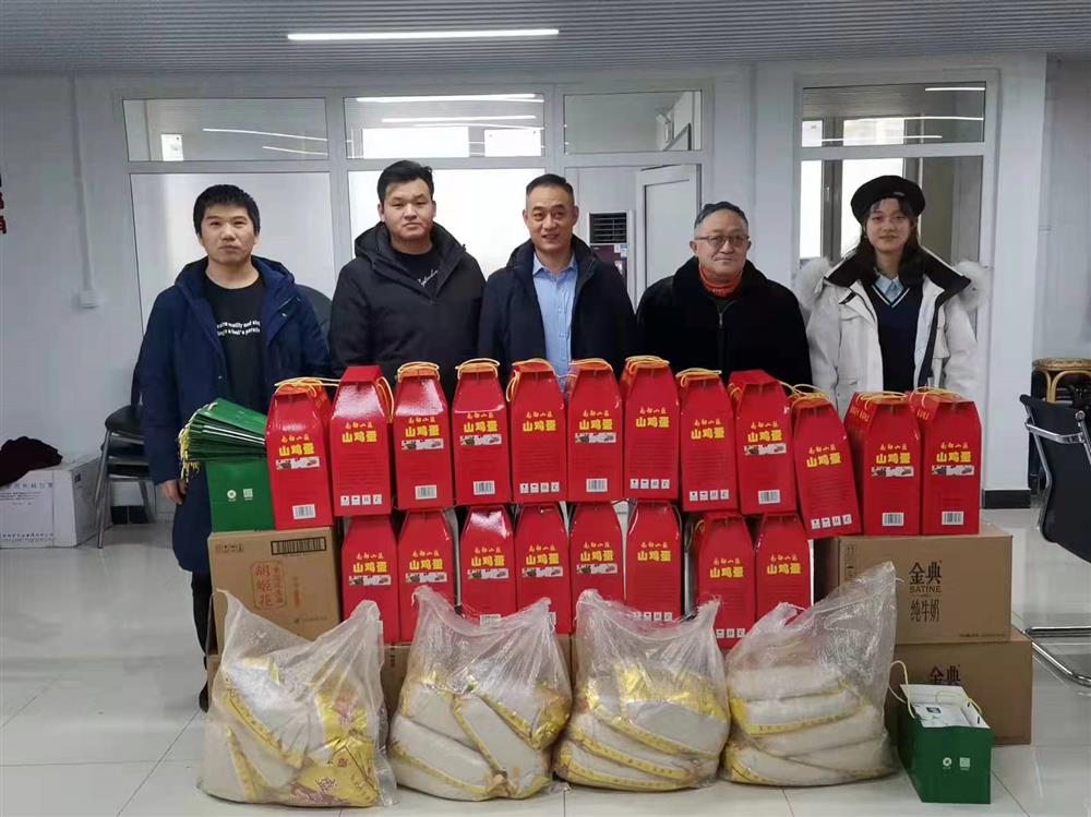 情牵小年送温暖 助力振兴暖民心 辉达娱乐走访楚家庄帮扶村