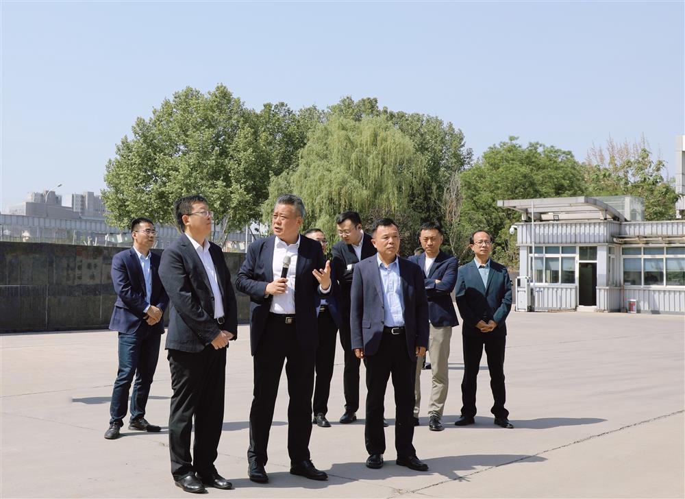 辉达娱乐党委副书记、总经理孟新带队调研小鸭智能制造产业园