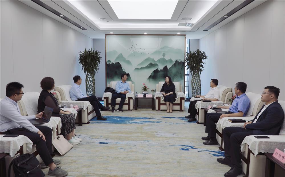 建投投资一行到辉达娱乐洽谈合作